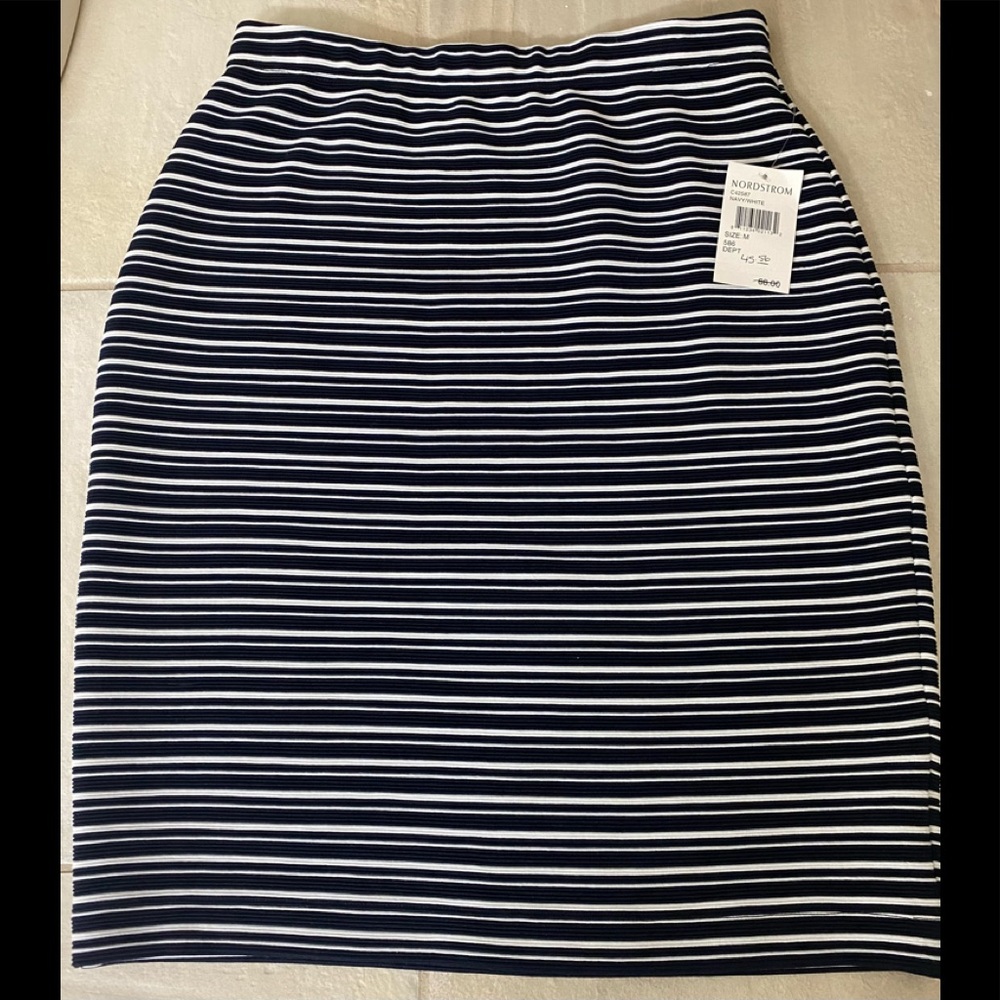 Pencil skirt, pull on